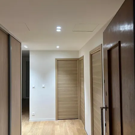 Le Palais Diane - Cosy, Moderne Et Climatise Apartmán *